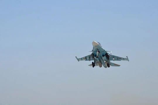 Máy bay tiêm kích - bom Su-34 của Nga xuất kích ở Syria. Phi công Mỹ được lệnh 'nhịn' máy bay Nga hết cỡ - Ảnh: Bộ Quốc phòng Nga