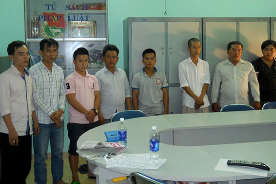 Các nghi can và tang vật bị Phòng PC45 bắt, thu giữ - Ảnh: PC45 cung cấp