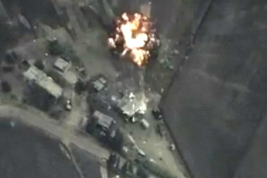 Nga không kích tấn công 500 xe chở dầu của IS ngày 18-11 - Ảnh: ABNA