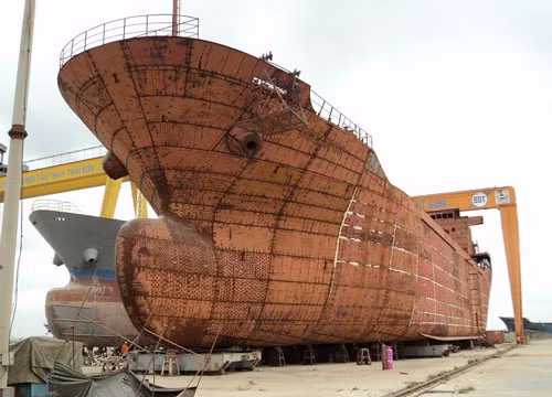 Một số nhà băng đã nhắm mắt siết nợ, "ôm" tàu nhưng đa phần vẫn chưa có cách giải quyết với các tài sản đảm bảo ngày càng tới kỳ bán sắt vụn.