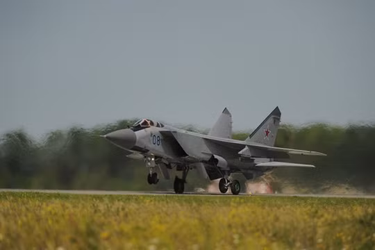 Tiêm kích đánh chặn Mig-31 của Không quân Nga - Ảnh: TASS 
