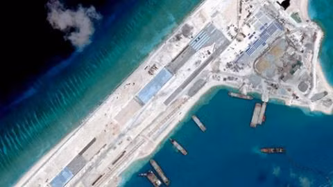 Nga “lấy lòng” Trung Quốc về Biển Đông, Bắc Kinh hoan nghênh nhiệt liệt