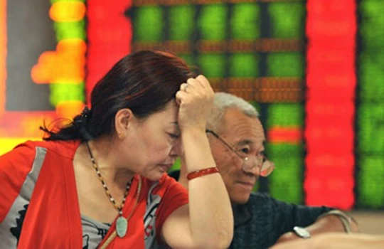 Cú sụp đổ trên TTCK Trung Quốc đã gây ra hậu quả nghiêm trọng không chỉ về mặt kinh tế mà cả xã hội.
