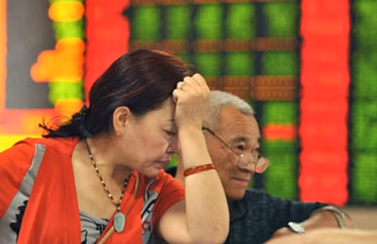 Cú sụp đổ trên TTCK Trung Quốc đã gây ra hậu quả nghiêm trọng không chỉ về mặt kinh tế mà cả xã hội.