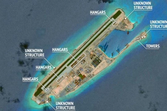 Trung Quốc ngang nhiên xây dựng đảo nhân tạo và đường băng trái phép trên Đá Chữ Thập thuộc quần đảo Trường Sa của Việt Nam 