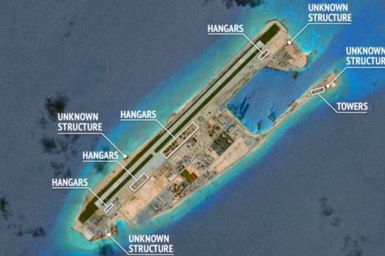 Trung Quốc ngang nhiên xây dựng đảo nhân tạo và đường băng trái phép trên Đá Chữ Thập thuộc quần đảo Trường Sa của Việt Nam 