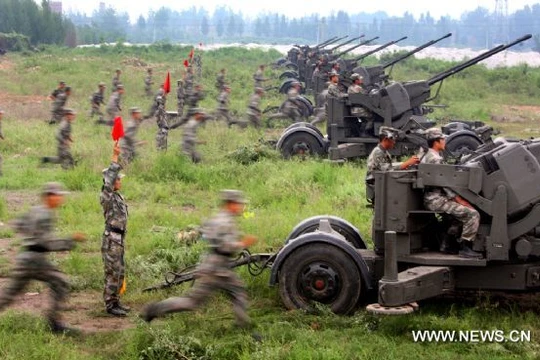 Quân đội Trung Quốc diễn tập 