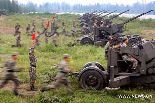 Quân đội Trung Quốc diễn tập 
