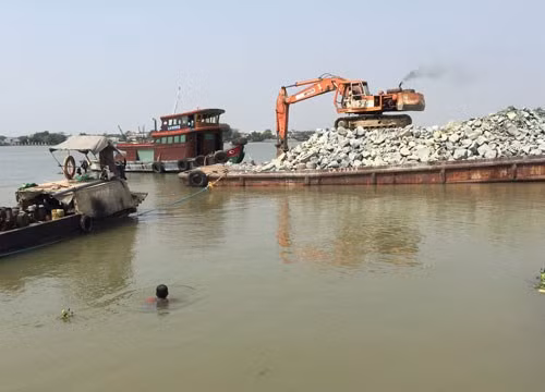 Đại dự án đang được Toàn Thịnh Phát thực hiện ngày đêm giữa lòng sông Đồng Nai (ảnh: Thanh Niên)