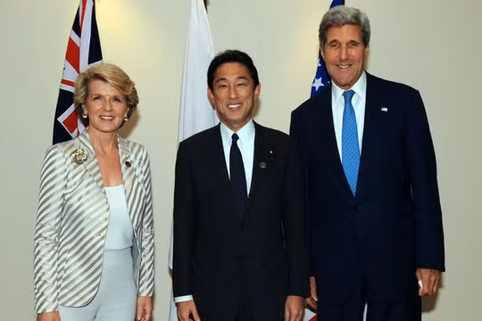 Ngoại trưởng Úc Julie Bishop, Ngoại trưởng Nhật Fumio Kishida và Ngoại trưởng Mỹ John Kerry