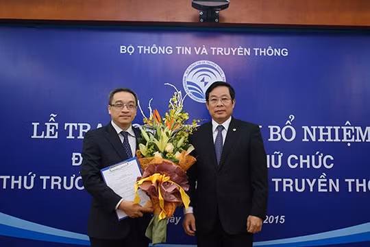 Bộ trưởng Bộ TT&TT trao quyết định bổ nhiệm Thứ trưởng Bộ TT&TT cho ông Phan Tâm