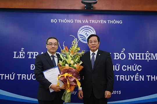 Bộ trưởng Bộ TT&TT trao quyết định bổ nhiệm Thứ trưởng Bộ TT&TT cho ông Phan Tâm