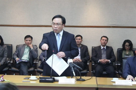 Bí thư Thành ủy Hoàng Trung Hải đặt câu hỏi với các ngành của thành phố: “Chúng ta thử đặt chúng ta là doanh nghiệp xem chúng ta ta có chịu được không, vừa mới tiếp đoàn kiểm tra này ra đến cửa lại có đoàn khác vào lại cũng kiểm tra những nội dung như vừa