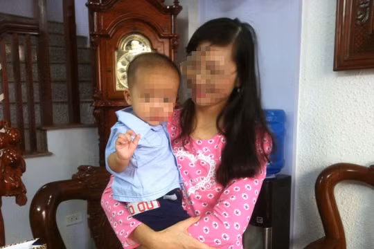 Cô giáo mầm non Phạm Thị C.L và cháu bé được cho là con của trưởng phòng QLĐT