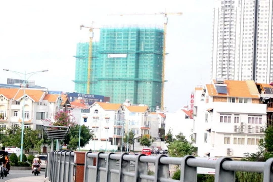 Giao dịch nhà đất sôi động tại khu dân cư Him Lam, Q.7, TP.HCM - Ảnh: P.U.