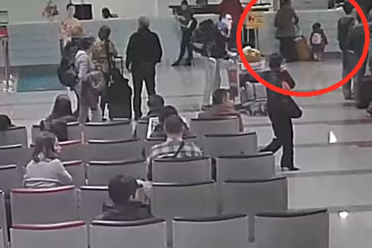 Trang Facebook của sân bay Nội Bài đưa hình ảnh cắt từ clip camera - Ảnh: Nội Bài