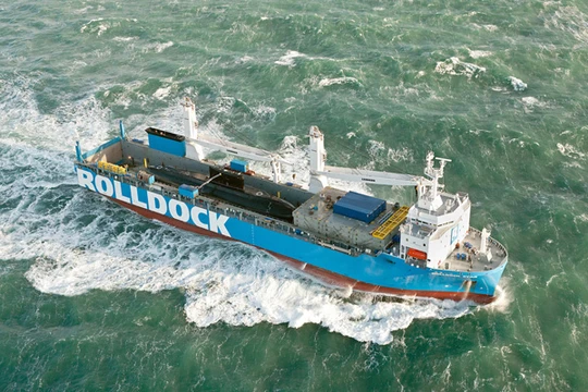 Tàu hàng Rolldock Star đang vận chuyển tàu ngầm Hải Phòng về Việt Nam - Ảnh: Rolldock