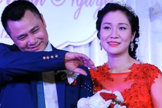 Việc phong danh hiệu cho Tự Long đang gây xôn xao làng giải trí