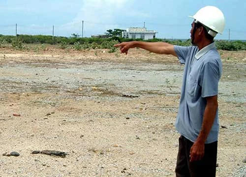 Khu liên hợp thép Cà Ná vẫn chỉ là bãi đất hoang. 