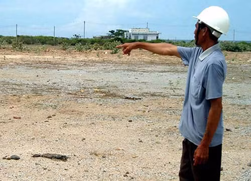 Khu liên hợp thép Cà Ná vẫn chỉ là bãi đất hoang. 