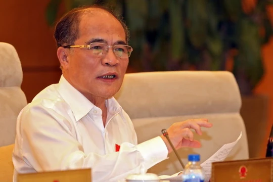 Chủ tịch Quốc hội Nguyễn Sinh Hùng không cho rằng số dư hơn 14.000 tỷ này là do tiết kiệm mà có - Ảnh: Lê Kiên