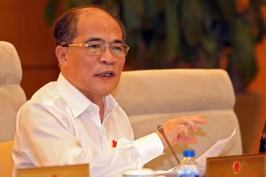 Chủ tịch Quốc hội Nguyễn Sinh Hùng không cho rằng số dư hơn 14.000 tỷ này là do tiết kiệm mà có - Ảnh: Lê Kiên