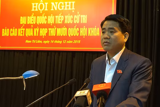 Ông Nguyễn Đức Chung, chủ tịch UBND thành phố Hà Nội tại buổi tiếp xúc cử tri sáng 14-12 - Ảnh: Xuân Long