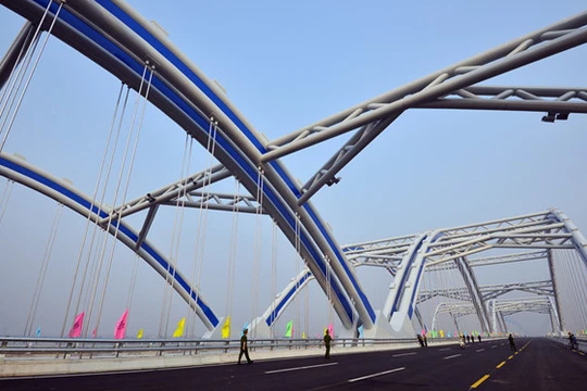 Cầu Đông Trù, một trong những hạng mục chính của dự án quốc lộ 5 kéo dài - Ảnh: H.G