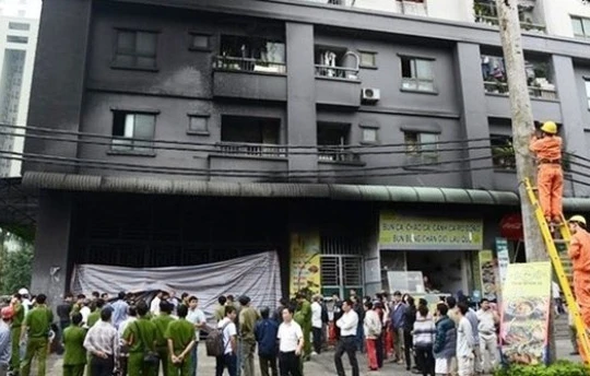 Tòa nhà chung cư của "đại gia điếu cày" bị cháy