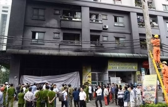 Tòa nhà chung cư của "đại gia điếu cày" bị cháy