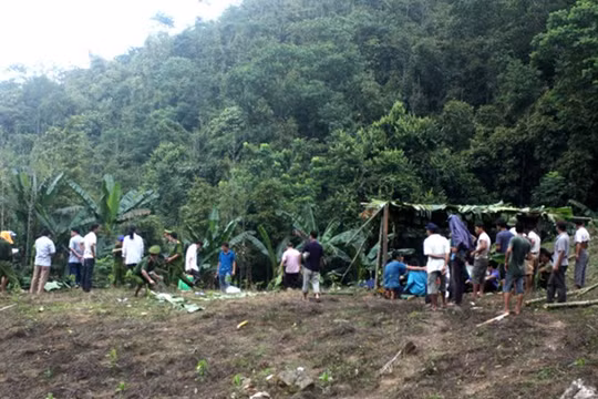 Hiện trường nơi xảy ra vụ án mạng giết chết 4 người trong một gia đình. (Ảnh: Zing)