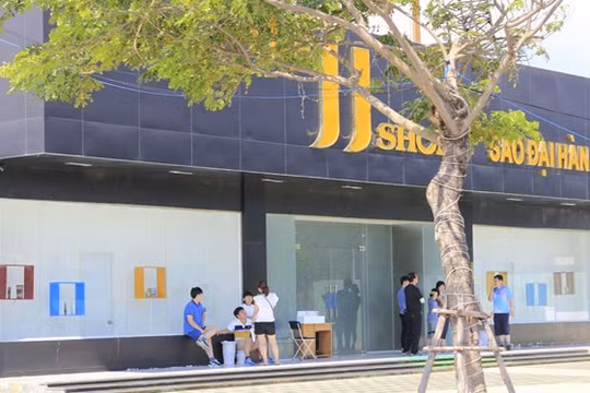 Cửa hàng Sao Đại Hàn vừa bị xử phạt gần 5 triệu đồng vì các sai phạm trong kinh doanh - Ảnh: Hoàng Sơn