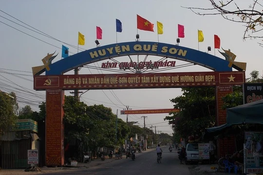 Huyện Quế Sơn đang "nóng" với vụ việc gà "nông thôn mới" đi vào nhà cán bộ xã.