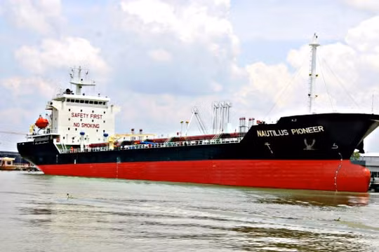Tàu chở dầu MT Nautilus Pioneer đang bị giam ở Singapore được cho là của công ty cổ phần vận tải biển Anh Vũ - Ảnh: website Công ty Khai Nguyên