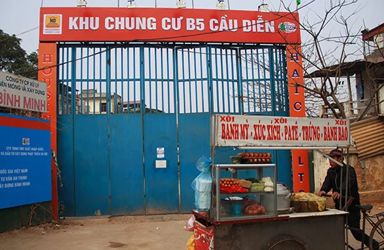 Mặc dù đã thu tiền của hàng trăm khách hàng, nhưng dự án B5 Cầu Diễn vẫn “bất động” trong nhiều năm qua - Ảnh: Lê Hồng Thái