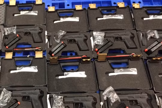 lô vũ khí khủng bị phát hiện tại sân bay Tân Sơn Nhất