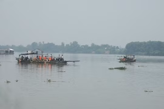 Một bến phá chở khách trên sông Đồng Nai. Ảnh: TL.