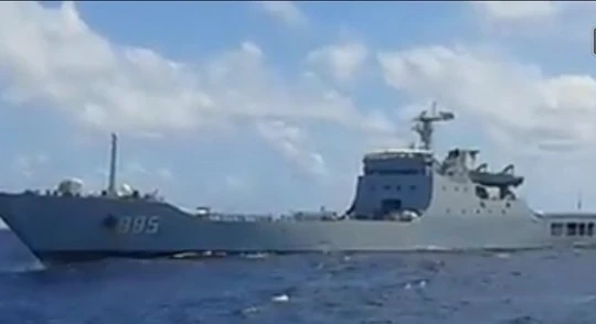 Tàu chiến 995 của Trung Quốc ép sát tàu Hải Đăng 05 chỉ 20-30 mét