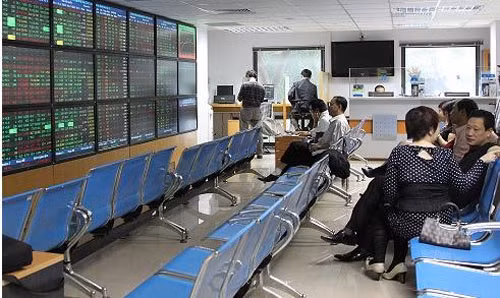 Ngay sau dịp nghỉ lễ 30/4-1/5, thị trường chứng khoán mở cửa với một phiên giảm rất mạnh.