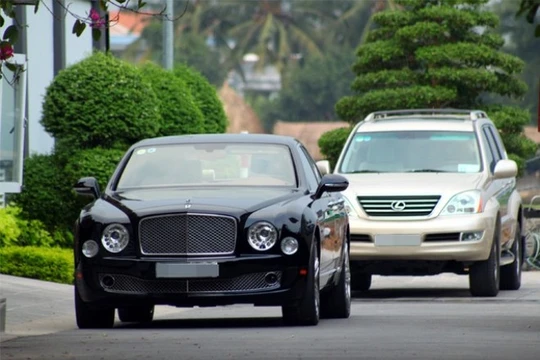 Người Việt nổi tiếng vì thích chơi xe sang và siêu sang