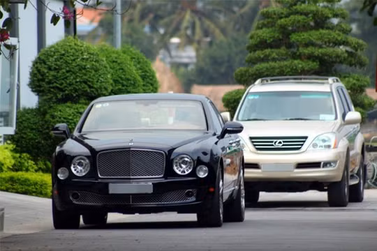 Người Việt nổi tiếng vì thích chơi xe sang và siêu sang