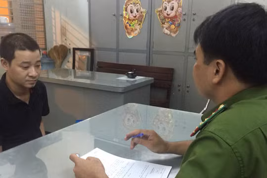 Cơ quan điều tra làm việc với Trường