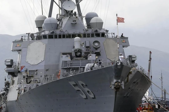 Khu trục hạm Mỹ John McCain đã cập cảng Cam Ranh của Việt Nam