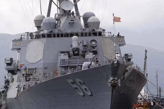 Khu trục hạm Mỹ John McCain đã cập cảng Cam Ranh của Việt Nam