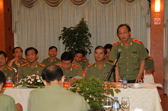 Thiếu tướng Lê Đông Phong (đứng) - Ảnh: Cổng thông tin điện tử Công an TP.HCM