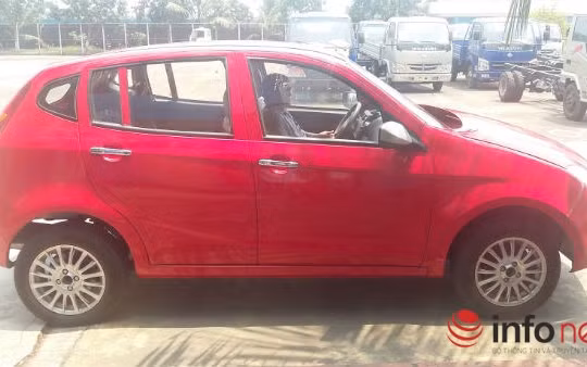 Xe ô tô thương hiệu VG của Vinaxuki được thiết kế với vẻ ngoài trẻ trung, bắt mắt