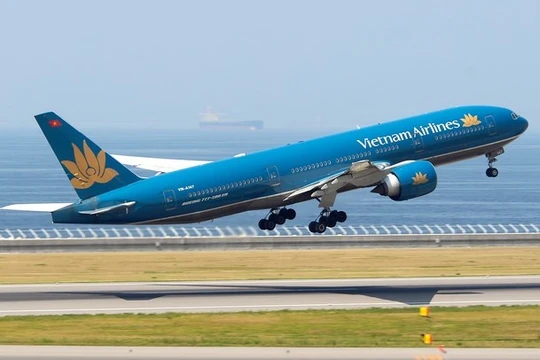 Một chiếc Airbus A321 của Hãng hàng không Vietnam Airlines (VNA) từ TP.HCM đi Huế đã suýt đụng một trực thăng quân sự tại Tân Sơn Nhất ngày 29-10-2014.