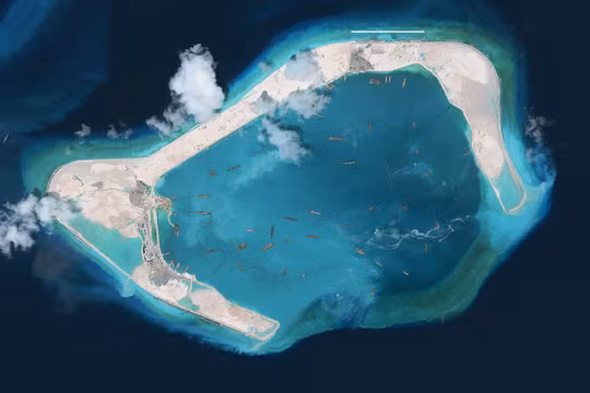 Đảo Vành Khăn được Trung Quốc bồi lấp ráo riết và đang xây đường băng thứ 3 tại đây