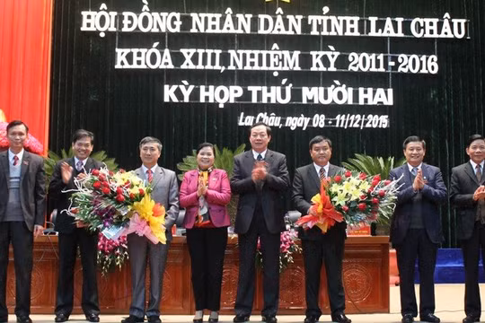 Lãnh đạo tỉnh Lai Châu chúc mừng 2 tân Phó Chủ tịch UBND tỉnh.