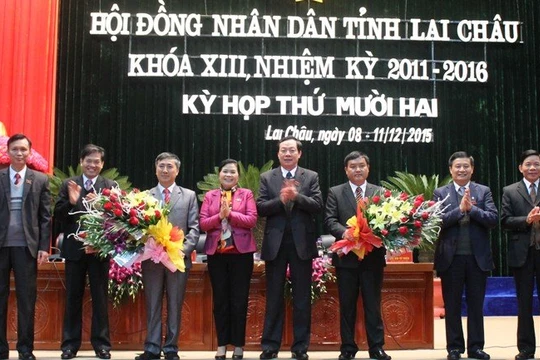 Lãnh đạo tỉnh Lai Châu chúc mừng 2 tân Phó Chủ tịch UBND tỉnh.